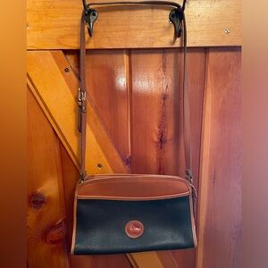 Vintage Classic Dooney and Bourke Purse. Excellent Condition. Clean.